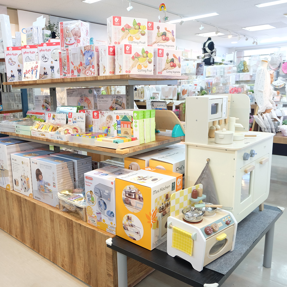 コデラ様の店頭の様子です。クラシックワールドを中心にお取り扱いいただいています。