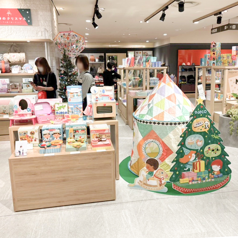 阪神梅田本店の「クリスマスショップ」の様子です。